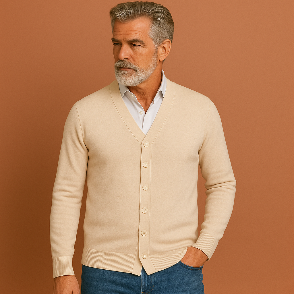 Men’s knitted cardigan in beige with button closure, soft and comfortable for casual and elegant outfits.