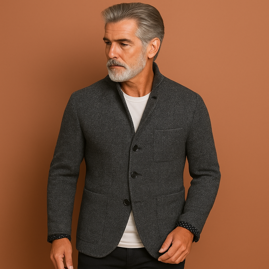 Men’s knitted spring cardigan in grey with pockets, soft and comfortable for casual and stylish outfits.