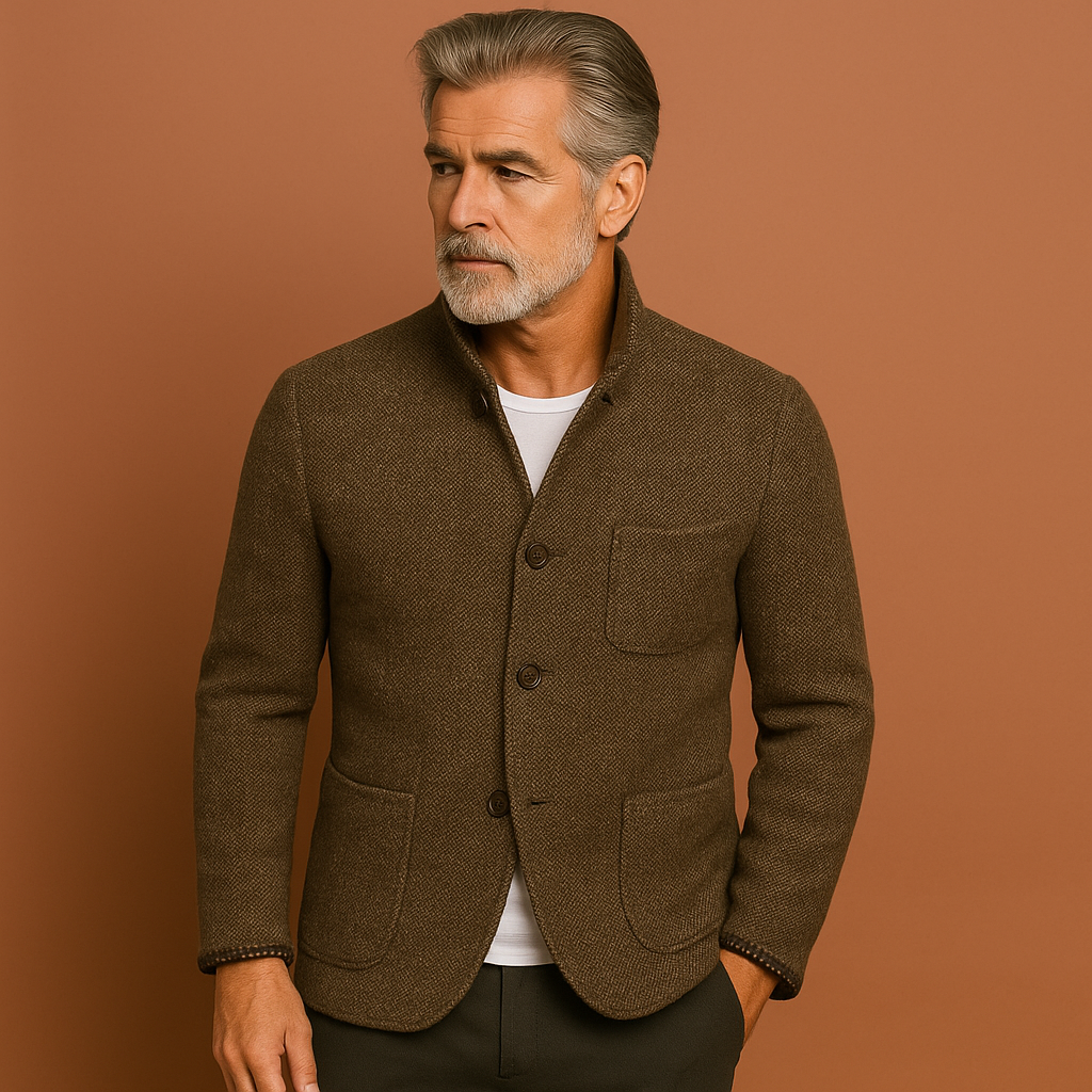 Men’s knitted spring cardigan in khaki with pockets, soft and comfortable for casual and stylish outfits.